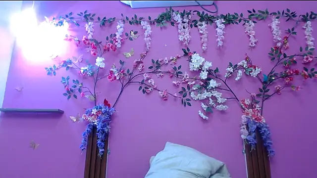 skinnysofia18 online show from April 2026 01:59:02 PM