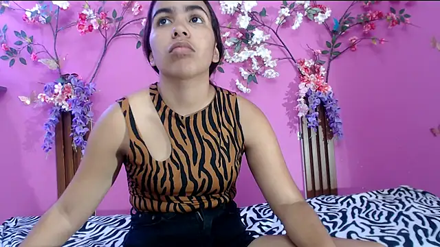 skinnysofia18 online show from June 2026 02:08:02 PM