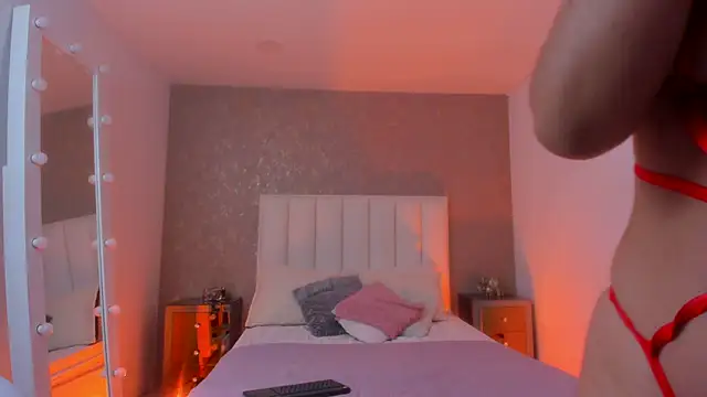 Snapshot of KaylieBrooks chatting on November 2025 05:13:01 PM KaylieBrooks online show from November 2025 05:13:01 PM