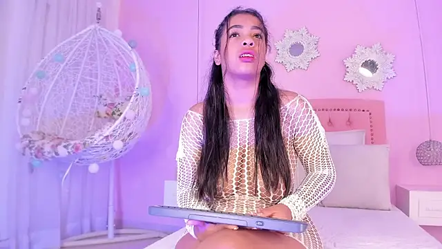 Snapshot of CannelaSmith chatting on October 2025 07:33:01 PM CannelaSmith online show from October 2025 07:33:01 PM