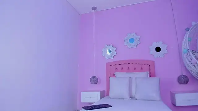 Snapshot of CannelaSmith chatting on November 2025 04:41:02 PM CannelaSmith online show from November 2025 04:41:02 PM