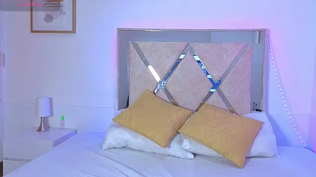 Anthonellacandy online show from November 2025 07:24:02 PM