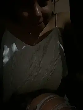 Snapshot of Alaia33200 chatting on September 2025 01:44:01 AM Alaia33200 online show from September 2025 01:44:01 AM