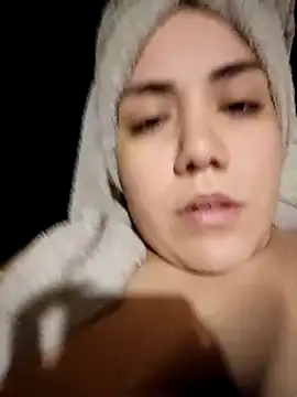 Snapshot of PinkDenial chatting on October 2025 02:33:01 AM PinkDenial online show from October 2025 02:33:01 AM