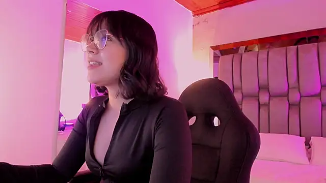 Snapshot of AnnaraLein chatting on December 2025 12:42:01 AM AnnaraLein online show from December 2025 12:42:01 AM