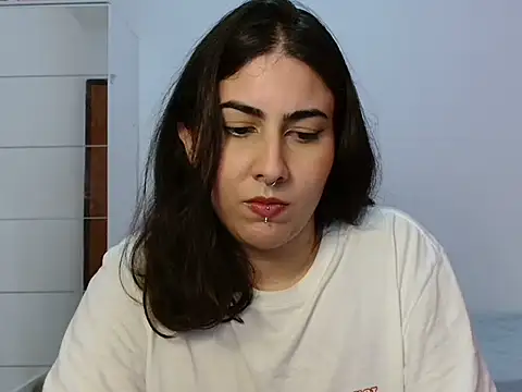 ApenasLys online show from July 2026 11:30:01 PM