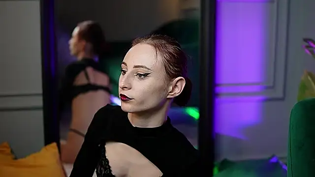 Snapshot of SaraiAngel chatting on November 2025 09:18:01 PM SaraiAngel online show from November 2025 09:18:01 PM