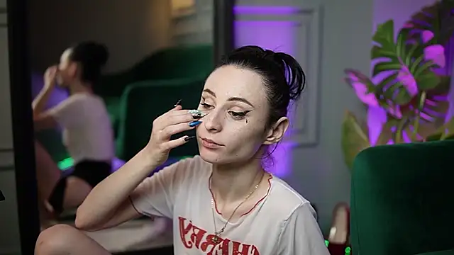 Snapshot of SaraiAngel chatting on December 2025 07:53:02 PM SaraiAngel online show from December 2025 07:53:02 PM