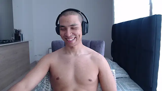 Auron Demon01 online show from December 2025 05:17:01 PM