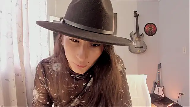 XxnikolayxX online show from October 2025 08:43:02 PM