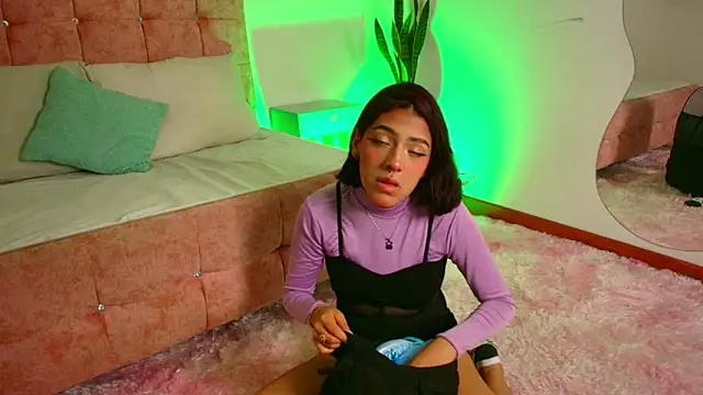 Snapshot of Dulce_Bella_ chatting on November 2025 04:00:01 AM Dulce Bella online show from November 2025 04:00:01 AM