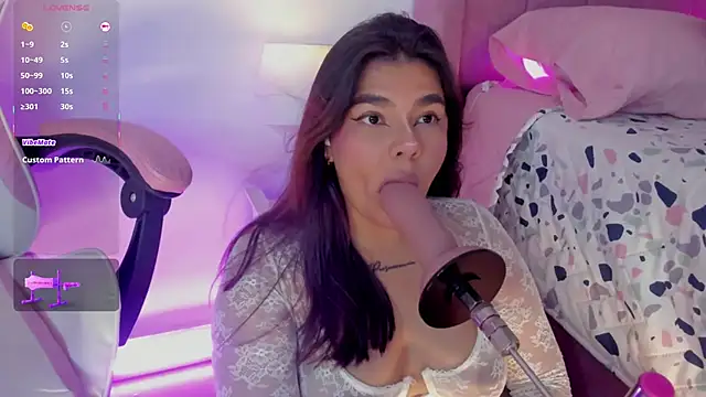 AliceThundeer online show from November 2025 04:12:01 AM