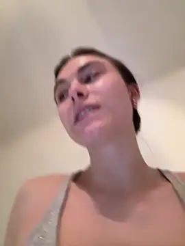 SophiiaStarr online show from April 2026 07:00:01 PM