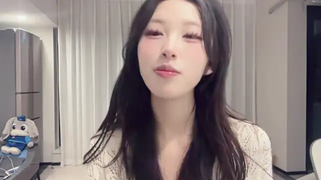 ZhaoZhao-ZM online show from September 2025 02:06:01 PM