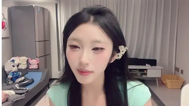 ZhaoZhao-ZM online show from September 2025 02:27:02 PM