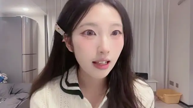 ZhaoZhao-ZM online show from September 2025 01:56:01 PM