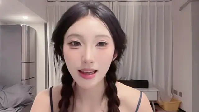 ZhaoZhao-ZM online show from September 2025 01:04:01 PM