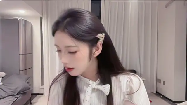 ZhaoZhao-ZM online show from September 2025 01:05:01 PM