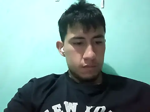 Snapshot of True_Di chatting on September 2025 12:32:02 AM True Di online show from September 2025 12:32:02 AM