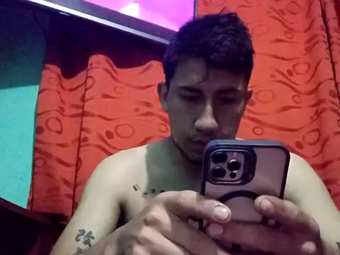 Snapshot of True_Di chatting on September 2025 01:07:02 AM True Di online show from September 2025 01:07:02 AM