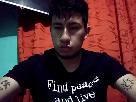 Snapshot of True_Di chatting on September 2025 01:33:01 AM True Di online show from September 2025 01:33:01 AM