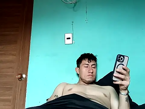 Snapshot of True_Di chatting on October 2025 06:31:01 PM True Di online show from October 2025 06:31:01 PM