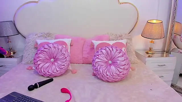 MadissonBonny  online show from November 2025 08:32:01 PM