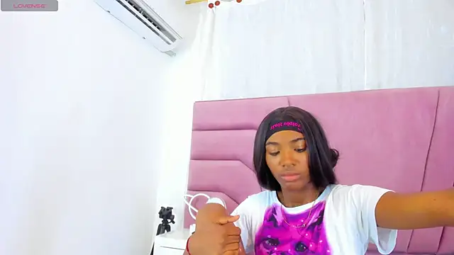 Snapshot of MarianRosse chatting on November 2025 08:31:01 PM MarianRosse online show from November 2025 08:31:01 PM