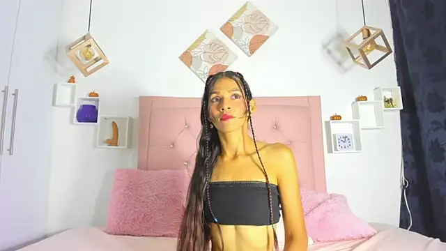 Mia Suarezzz online show from October 2025 11:28:02 PM