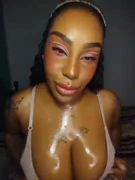Snapshot of Queen_Amara chatting on July 2026 04:26:01 AM Queen Amara online show from July 2026 04:26:01 AM