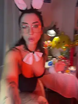 nikkaanderic online show from April 2026 07:00:01 PM