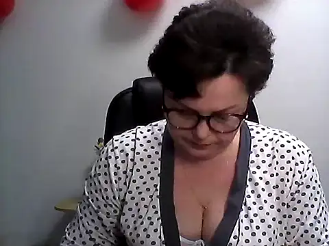 Snapshot of EllaLove2277 chatting on February 2026 06:31:01 AM EllaLove2277 online show from February 2026 06:31:01 AM