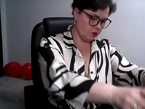 Snapshot of EllaLove2277 chatting on February 2026 05:03:02 PM EllaLove2277 online show from February 2026 05:03:02 PM