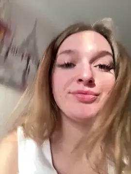 Snapshot of Bellatrisssaa chatting on December 2025 09:04:01 AM Bellatrisssaa online show from December 2025 09:04:01 AM