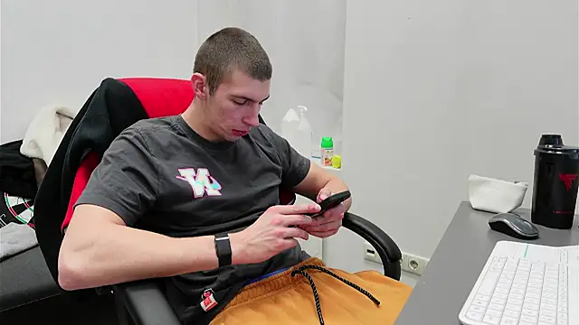 Snapshot of Ryan_Dozer chatting on November 2025 08:46:02 AM Ryan Dozer online show from November 2025 08:46:02 AM