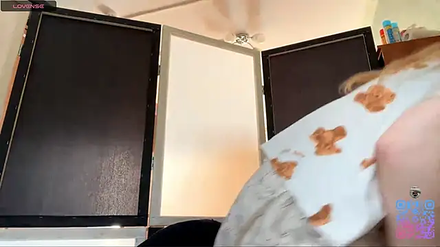 Snapshot of LouieRutt chatting on September 2025 02:08:01 PM LouieRutt online show from September 2025 02:08:01 PM