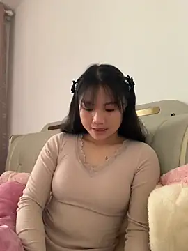 Emlyly-18 online show from November 2025 04:18:01 AM