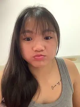 Emlyly-18 online show from November 2025 01:48:02 AM