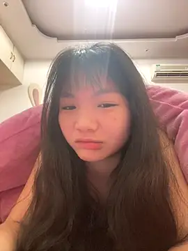 Emlyly-18 online show from December 2025 11:42:02 PM