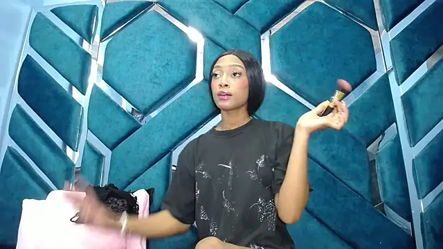 Snapshot of Lea_Sweetly chatting on October 2025 01:01:01 PM Lea Sweetly online show from October 2025 01:01:01 PM