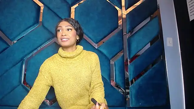 Snapshot of Lea_Sweetly chatting on December 2025 01:15:01 PM Lea Sweetly online show from December 2025 01:15:01 PM