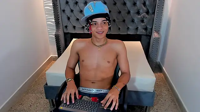 Snapshot of MARSHALL_SPENCER chatting on November 2025 04:12:01 AM MARSHALL SPENCER online show from November 2025 04:12:01 AM