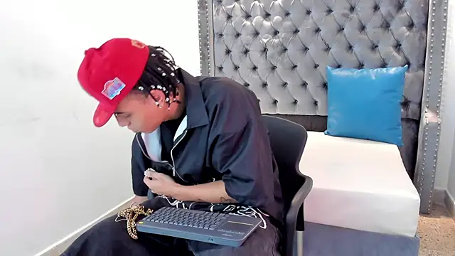 Snapshot of MARSHALL_SPENCER chatting on November 2025 01:15:01 PM MARSHALL SPENCER online show from November 2025 01:15:01 PM