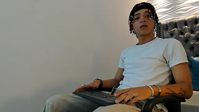 Snapshot of MARSHALL_SPENCER chatting on December 2025 01:05:02 PM MARSHALL SPENCER online show from December 2025 01:05:02 PM