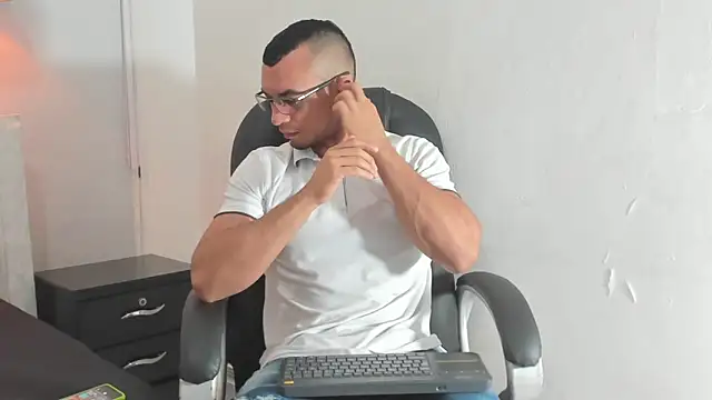 johan miller0 online show from November 2025 12:08:02 PM