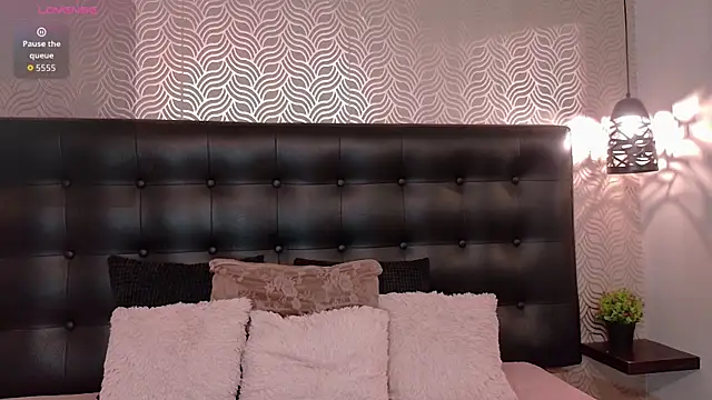 NaiaraMasson  online show from April 2026 12:09:02 PM