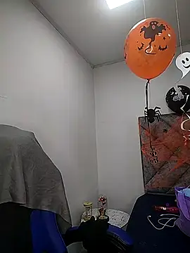 Shantey Laurent online show from October 2025 01:46:02 PM