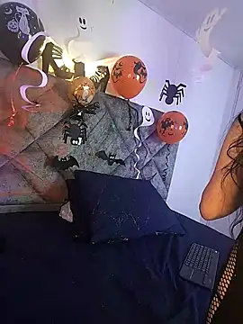 Shantey Laurent online show from October 2025 12:28:01 PM