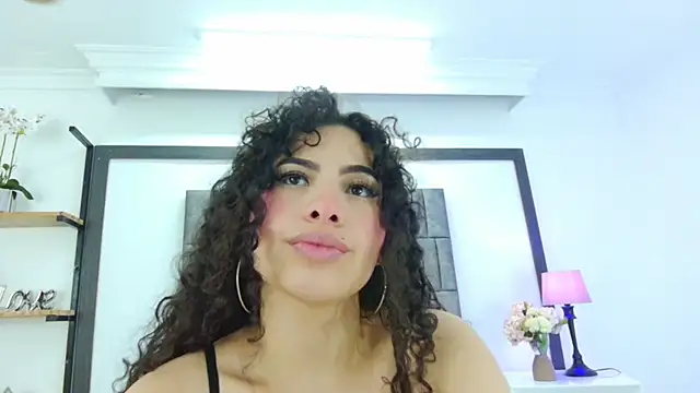 Snapshot of Skyler_Fox_ chatting on November 2025 07:56:02 PM Skyler Fox online show from November 2025 07:56:02 PM