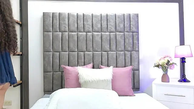 Skyler Fox  online show from July 2026 08:26:02 PM